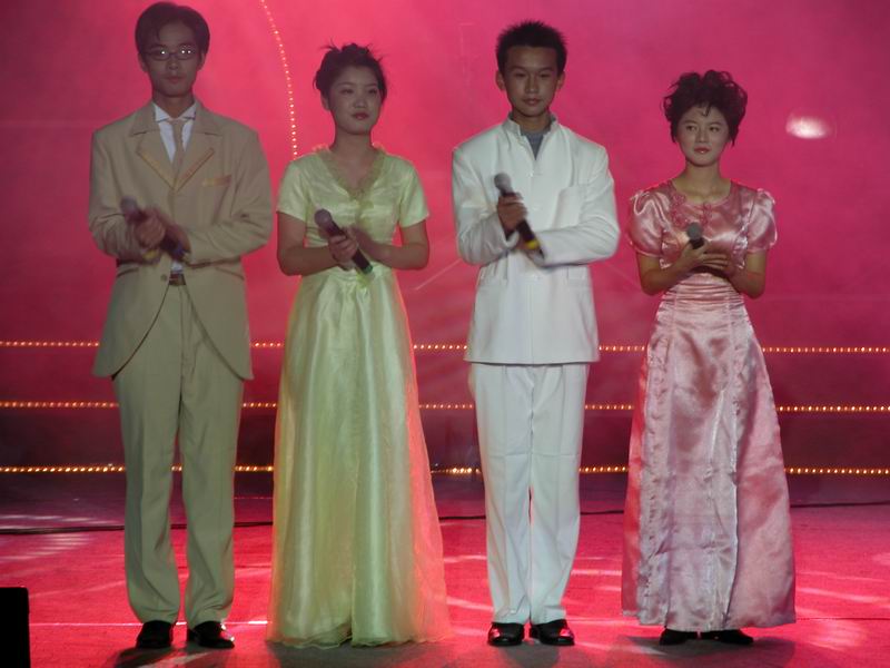 文艺汇演---我们的主持人