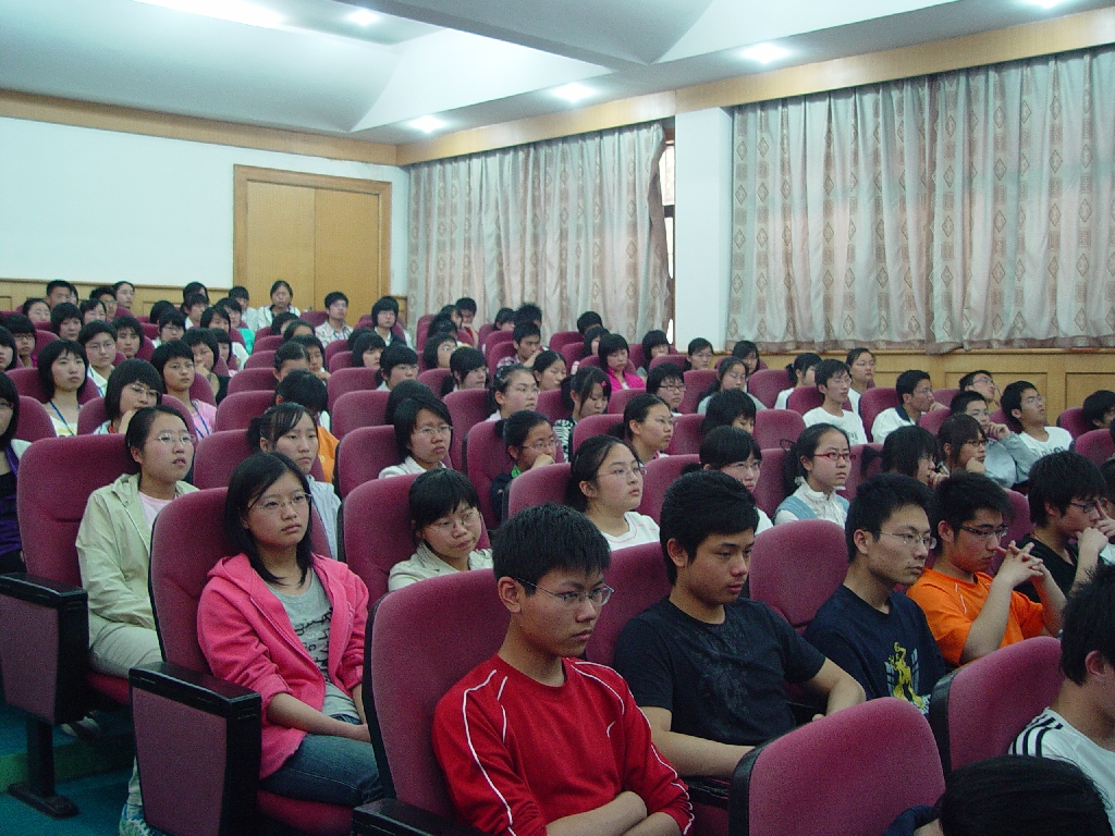 震灾募捐现场记实