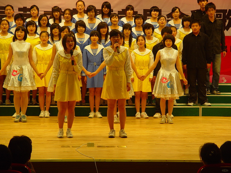 第十一届校园艺术节暨金秋歌会文艺汇演活动