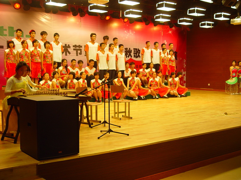 第十一届校园艺术节暨金秋歌会文艺汇演活动