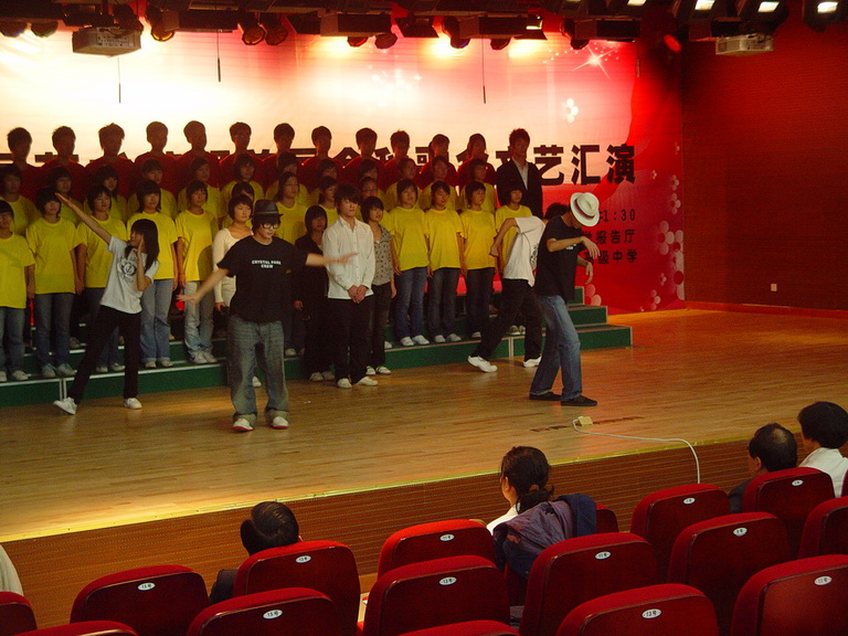 第十一届校园艺术节暨金秋歌会文艺汇演活动
