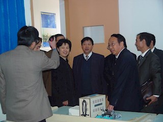 领导参观实验室