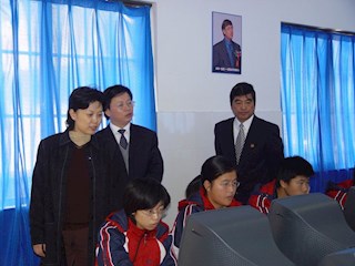 领导参观网络教室
