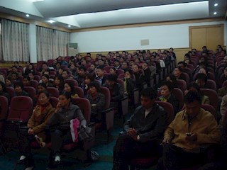 高一学生家长会现场