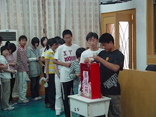 震灾募捐现场记实